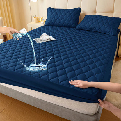 Benne vagy az ágynemű védelmében, és nem akarod, hogy foltok vagy nedvesség tönkretegyék a matracodat? 😌 🛏️ Vízálló, bélelt matracvédő és párnahuzat szett