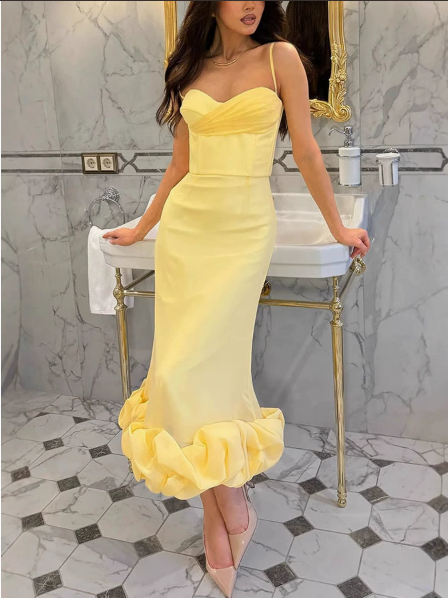 🥰 Keresel egy lenyűgöző nőies ruhát különleges alkalmakra? 👗 Vállpánt nélküli, fodros, sellőfazonú ruha