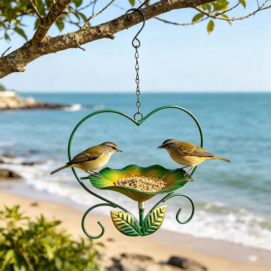 🐦 Szeretnél vendégül látni kismadarakat a kertben? Kültéri, szív alakú, felakasztható madáretető