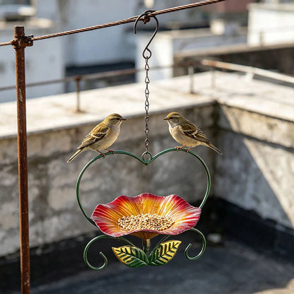 🐦 Szeretnél vendégül látni kismadarakat a kertben? Kültéri, szív alakú, felakasztható madáretető