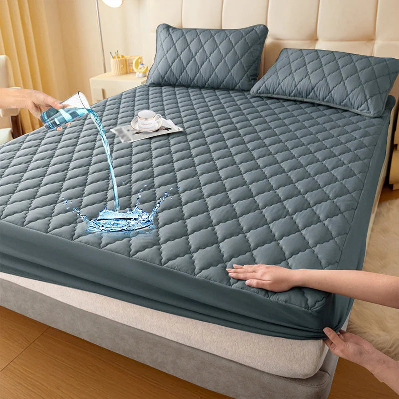 Benne vagy az ágynemű védelmében, és nem akarod, hogy foltok vagy nedvesség tönkretegyék a matracodat? 😌 🛏️ Vízálló, bélelt matracvédő és párnahuzat szett