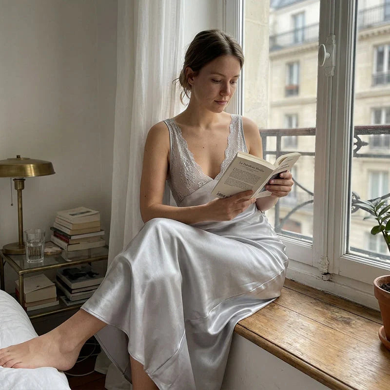 🌙 ✨ Elegáns, V-nyakú hálóing – selyem, lebegő, romantikus 💤