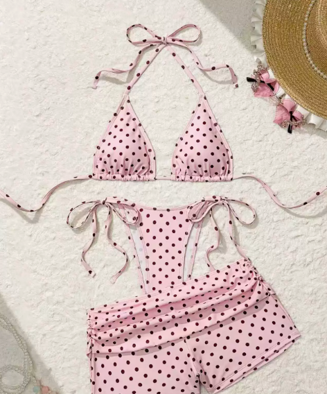✨Keresel stílusos nyári fürdőruhát a strandra? 🌊 Pöttyös, oldalt megkötős háromszög alakú bikini alsó – 3 részes szett