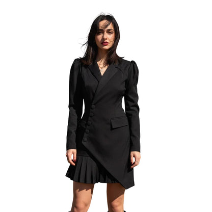 👗✨ Gombos mini blézerruha redős szegéllyel – elegancia és trendi stílus egyben