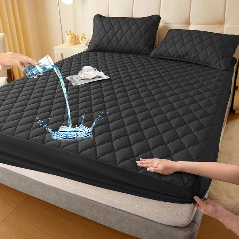Benne vagy az ágynemű védelmében, és nem akarod, hogy foltok vagy nedvesség tönkretegyék a matracodat? 😌 🛏️ Vízálló, bélelt matracvédő és párnahuzat szett