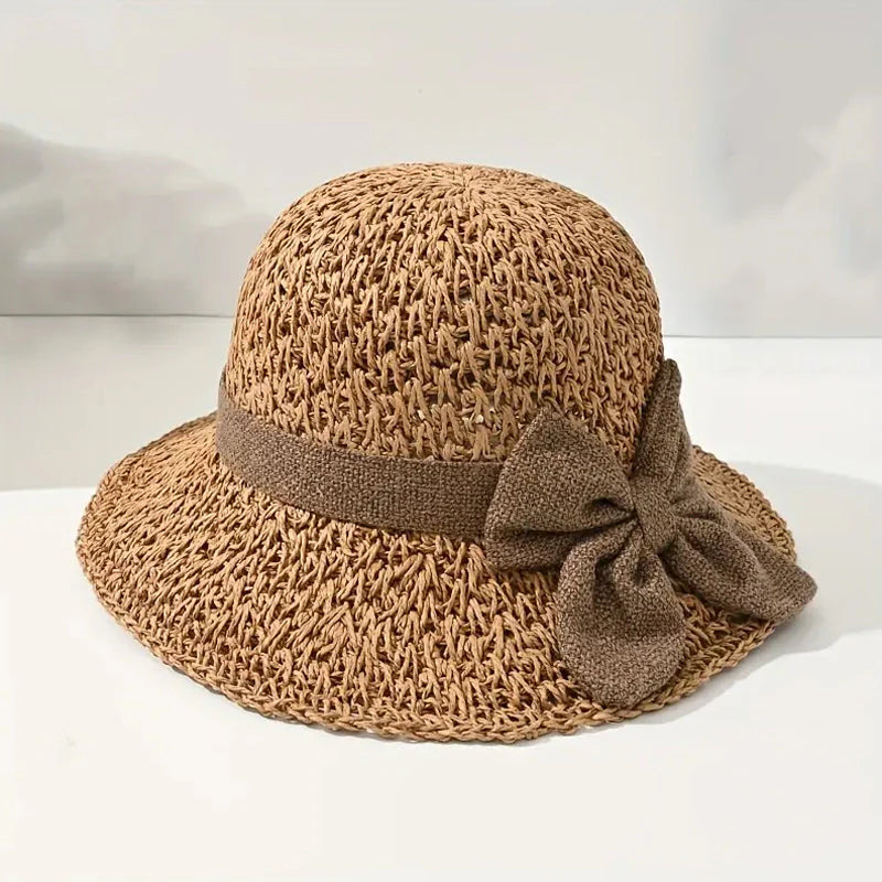 Keresed a tökéletes nyári kalapot, ami véd a naptól és stílusos is egyszerre? ☀️ 🏖️👒 Elegáns, fonott szalmakalap masnival