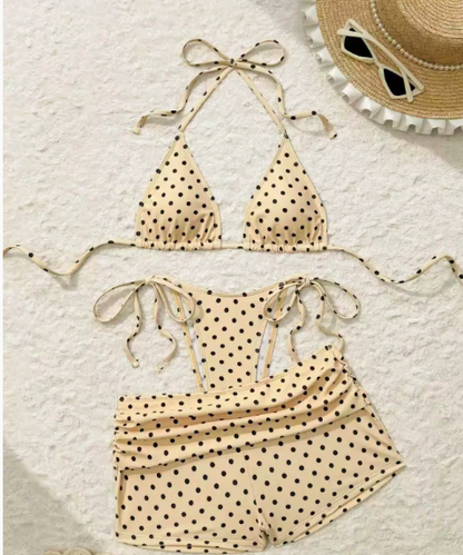 ✨Keresel stílusos nyári fürdőruhát a strandra? 🌊 Pöttyös, oldalt megkötős háromszög alakú bikini alsó – 3 részes szett