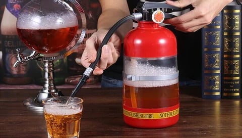 🍻⚽ Népszerű, tűzoltócső formájú sörhordó – kézi nyomású csapolt sörrendszer – tökéletes nyilvános közvetítésekhez és focibulikhoz
